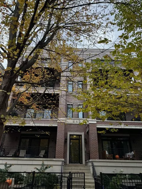 843 W Buckingham Pl #3W, Chicago, IL 60657