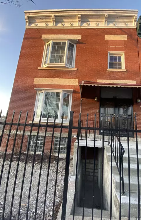 2726 W Jackson Blvd, Chicago, IL 60612