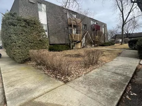 220 Madison St #2D, Joliet, IL 60435