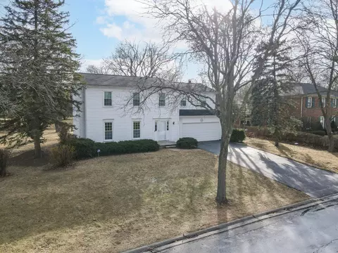 1061 W Austin Ln, Palatine, IL 60067