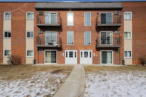 123 W Elk Trl #322, Carol Stream, IL 60188