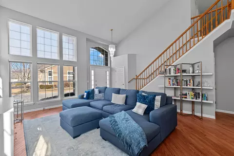 Living - 4319 Exeter Ln, Northbrook, IL 60062 photo 2 of 4