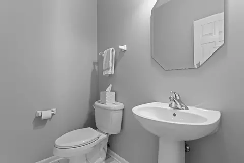 Bath - 4319 Exeter Ln, Northbrook, IL 60062 photo 3 of 4