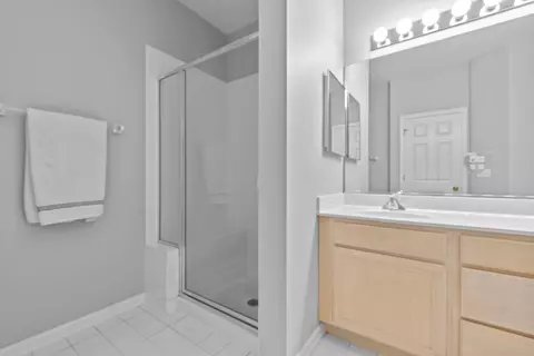 Bath - 4319 Exeter Ln, Northbrook, IL 60062 photo 2 of 4