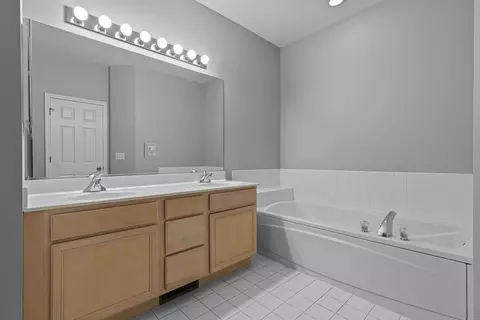 Bath - 4319 Exeter Ln, Northbrook, IL 60062 photo 1 of 4