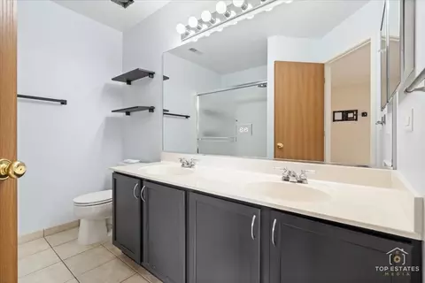 Bath - 74 Cherbourg Ct, Wheeling, IL 60090 photo 2 of 4