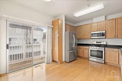 Kitchen - 74 Cherbourg Ct, Wheeling, IL 60090 photo 1 of 4