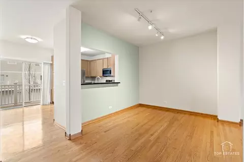 Living - 74 Cherbourg Ct, Wheeling, IL 60090 photo 6 of 7