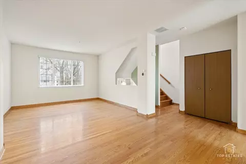 Living - 74 Cherbourg Ct, Wheeling, IL 60090 photo 5 of 7