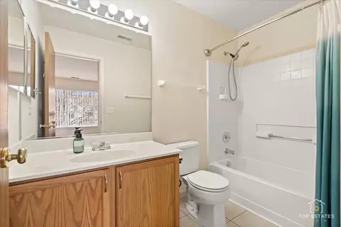Bath - 74 Cherbourg Ct, Wheeling, IL 60090 photo 4 of 4