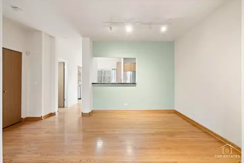 Living - 74 Cherbourg Ct, Wheeling, IL 60090 photo 4 of 7