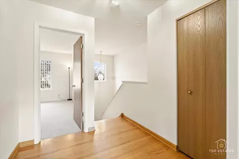 Entry Way - 74 Cherbourg Ct, Wheeling, IL 60090 photo 2 of 3