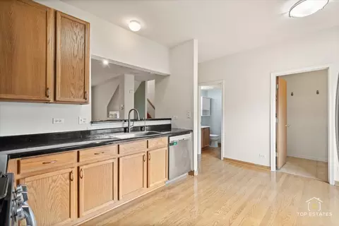 Kitchen - 74 Cherbourg Ct, Wheeling, IL 60090 photo 4 of 4