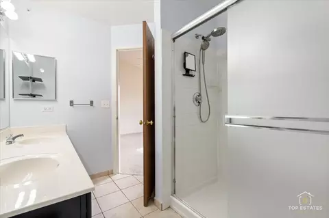 Bath - 74 Cherbourg Ct, Wheeling, IL 60090 photo 3 of 4