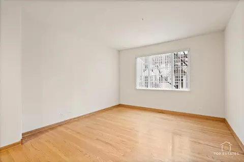 Living - 74 Cherbourg Ct, Wheeling, IL 60090 photo 2 of 7