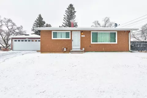 100 Ensenada Dr, Carpentersville, IL 60110