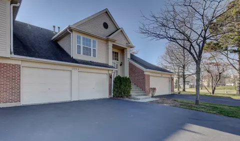 1729 Fairfax Cir E #3, Bartlett, IL 60103 photo 2
