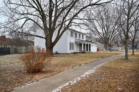Exterior - 1604 Devonshire Dr, Champaign, IL 61821 photo 2 of 4