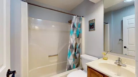 Bath - 1604 Devonshire Dr, Champaign, IL 61821 photo 1 of 4
