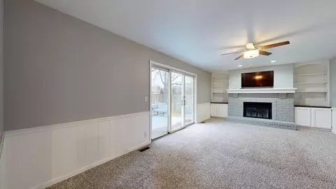 Living - 1604 Devonshire Dr, Champaign, IL 61821 photo 3 of 4