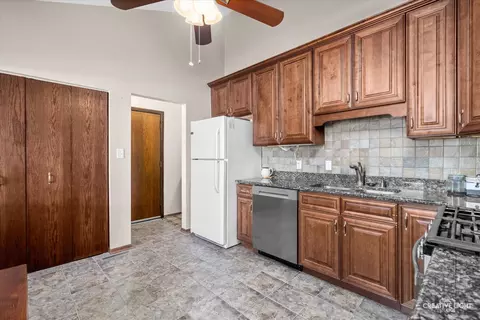 Kitchen - 26 E Windsor Ct, Sugar Grove, IL 60554 photo 1 of 3