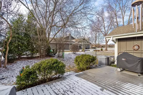 Exterior - 26 E Windsor Ct, Sugar Grove, IL 60554 photo 2 of 3