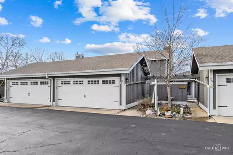 26 E Windsor Ct, Sugar Grove, IL 60554