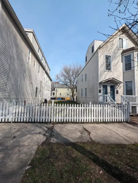 3057 N Leavitt St, Chicago, IL 60618