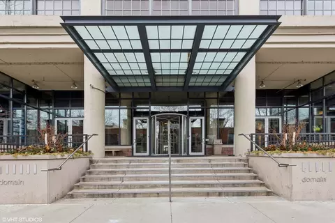 900 N Kingsbury St #876, Chicago, IL 60610