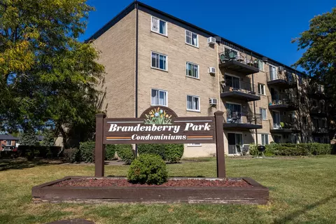 2424 E Oakton St #3J, Arlington Heights, IL 60004