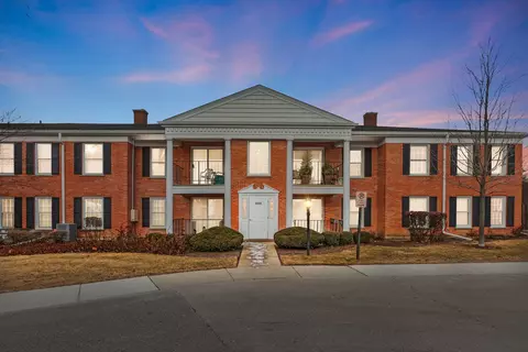 540 Shorely Dr #102, Barrington, IL 60010