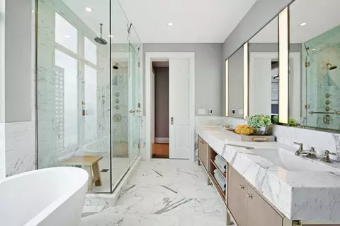 Bath - 451 E Grand Ave #4703, Chicago, IL 60611 photo 4 of 6