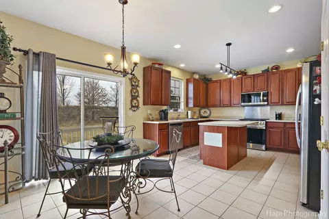 Kitchen - 388 Toccoa Ln, Volo, IL 60073 photo 4 of 4