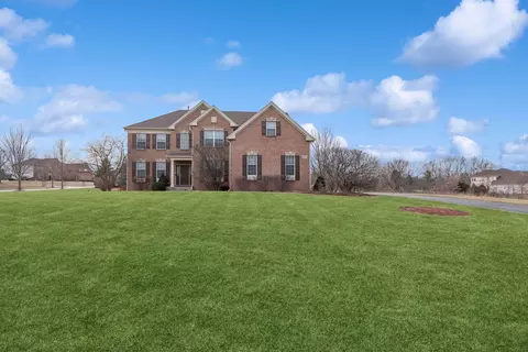 2500 Bayswater Cir, Gurnee, IL 60031