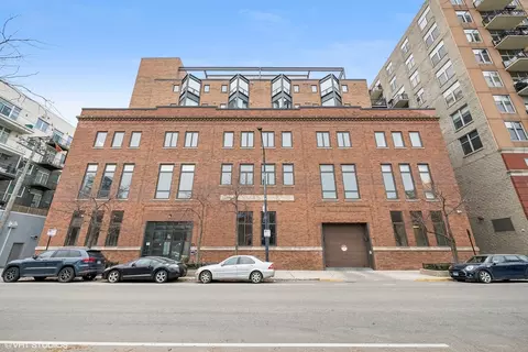 222 S Racine Ave #204, Chicago, IL 60607