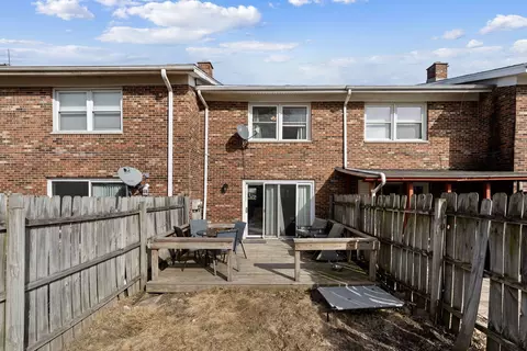 Exterior - 160 S Hale Ave, Bartlett, IL 60103 photo 4 of 4