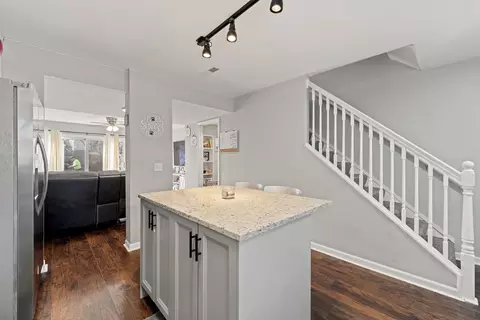 Kitchen - 160 S Hale Ave, Bartlett, IL 60103 photo 4 of 4