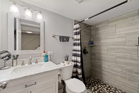 Bath - 160 S Hale Ave, Bartlett, IL 60103 photo 2 of 2