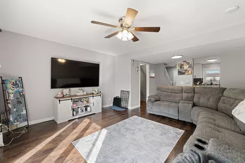 Living - 160 S Hale Ave, Bartlett, IL 60103 photo 3 of 3