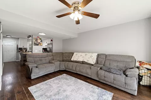 Living - 160 S Hale Ave, Bartlett, IL 60103 photo 2 of 3