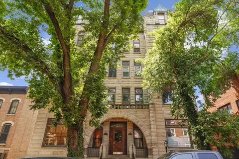 549 W Belden Ave #4FE, Chicago, IL 60614