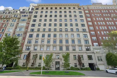 229 E Lake Shore Dr #8E, Chicago, IL 60611