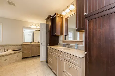 Bath - 2329 Clifton Ct, Normal, IL 61761 photo 3 of 7