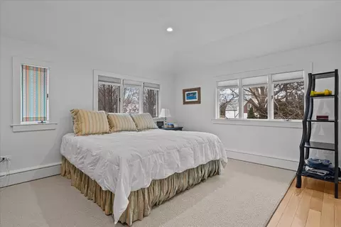 Bedroom - 886 Willow Rd, Winnetka, IL 60093 photo 1 of 4