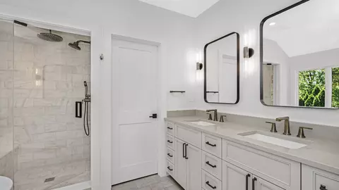 Bath - 886 Willow Rd, Winnetka, IL 60093 photo 2 of 6