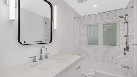 Bath - 886 Willow Rd, Winnetka, IL 60093 photo 5 of 6