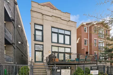 821 N Wood St #2, Chicago, IL 60622