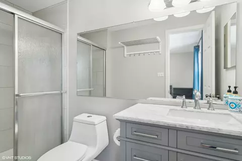 Bath - 1951 Governors Ln, Hoffman Estates, IL 60169 photo 2 of 3