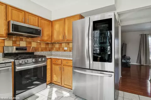 Kitchen - 1951 Governors Ln, Hoffman Estates, IL 60169 photo 2 of 2