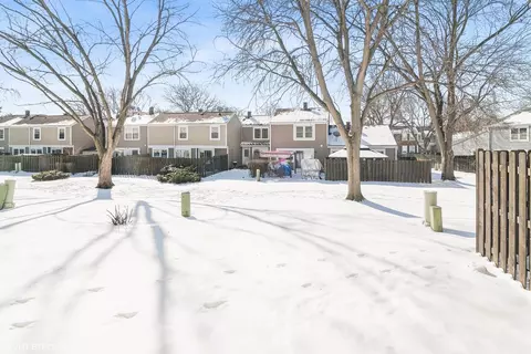 Exterior - 1951 Governors Ln, Hoffman Estates, IL 60169 photo 2 of 2